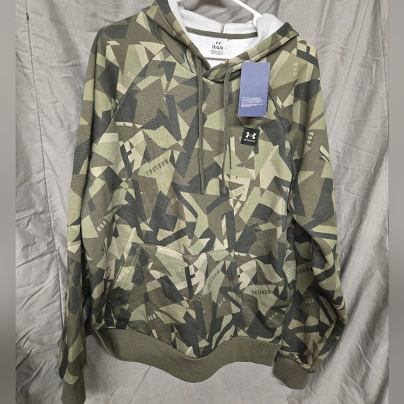 Brand new Under Armour sweatshirt - Picture 1 of 4